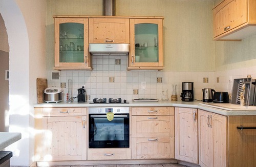 Beaulieu-sur-Oudon House | Country house with pond