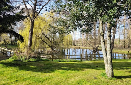 Beaulieu-sur-Oudon House | Country house with pond