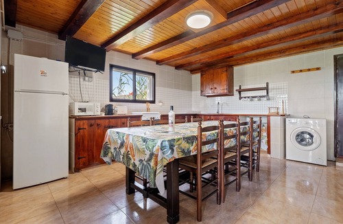 Deltebre House | Country House 'Benjamin' with Lake View, Private Pool and Wi-Fi