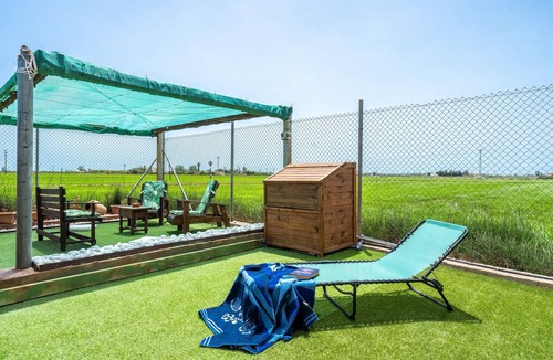 Deltebre House | Country House 'Benjamin' with Lake View, Private Pool and Wi-Fi