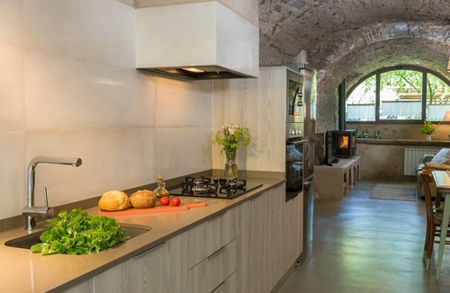 Sant Marti Vell House | Country House 'Can Bonet - La Volta' with Shared Pool, Wi-Fi and Air Conditioning