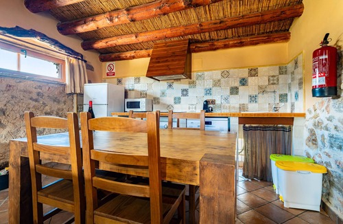 Vilar de Canes House | Country House 'Casa Jaraiz' with Mountain View, Shared Pool and Wi-Fi