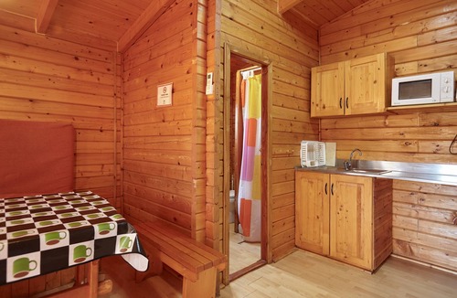 Hornos House | Country House 'Cabaña De Madera 2' with Mountain View, Shared Pool and Air Conditioning