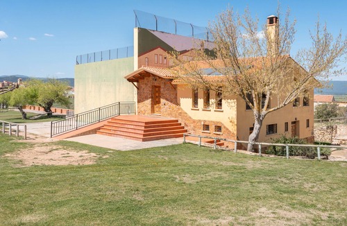 Sinarcas Cabin | Country House 'Cabañas Rusticas 5' with Mountain View, Shared Pool and Wi-Fi