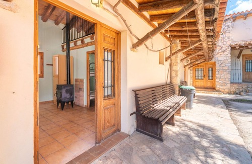 Sinarcas Cabin | Country House 'Cabañas Rusticas 6' with Mountain View, Shared Pool and Wi-Fi