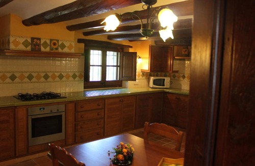 Santa Oliva Villa | Country House 'Cal Forner' with Private Pool, Wi-Fi and Air Conditioning