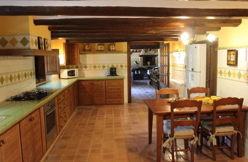 Santa Oliva Villa | Country House 'Cal Forner' with Private Pool, Wi-Fi and Air Conditioning