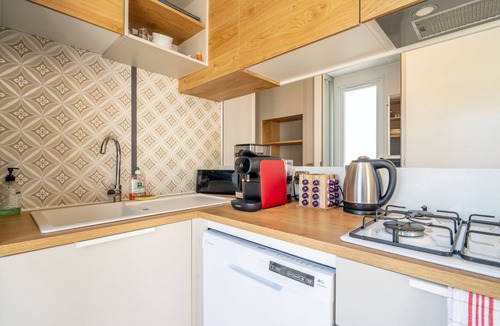 Vendres Villa | Country House 'Camping Domaine De La Yole' with Shared Pool