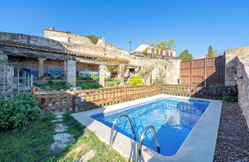 Guialmons House | Country House 'Can Gasol' with Mountain View, Private Pool and Wi-Fi