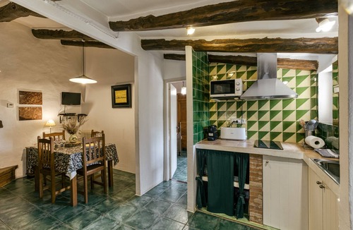 Llampaies House | Country House 'Can Gat Vell' with Shared Pool, Wi-Fi and Air Conditioning