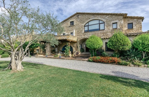 Llampaies House | Country House 'Can Gat Vell' with Shared Pool, Wi-Fi and Air Conditioning