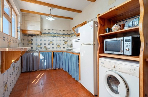 Masdenverge House | Country House 'Can Torres' with Private Terrace, Wi-Fi and Air Conditioning