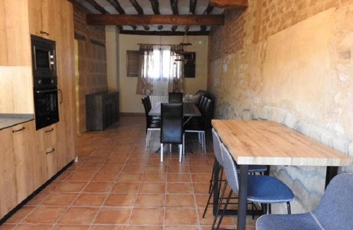 Bisimbre House | Country House 'Casa Larralde' with Shared Pool, Wi-Fi and Air Conditioning