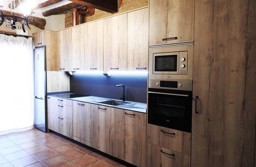 Bisimbre House | Country House 'Casa Larralde' with Shared Pool, Wi-Fi and Air Conditioning