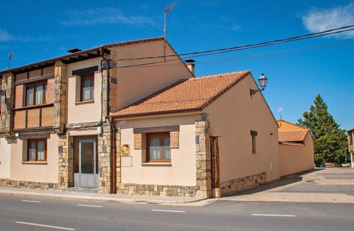 Turegano House | Country House 'Casa Mariano' with Mountain View, Private Terrace and Wi-Fi