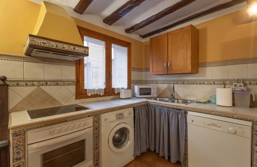 Baguena House | Country House 'Casa Rural Abuelo Luis' with Private Terrace and Balcony