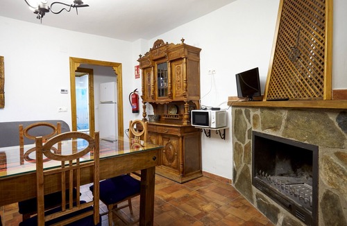 La Iruela House | Country House 'Cortijo De Las Flores' with Shared Pool, Terrace and Garden