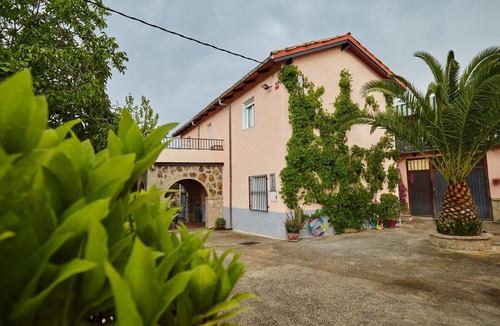La Iruela House | Country House 'Cortijo De Las Flores' with Shared Pool, Terrace and Garden