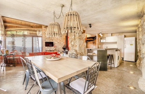 Oden House | Country House 'El Cobert De Lera' with Mountain View, Private Pool and Wi-Fi