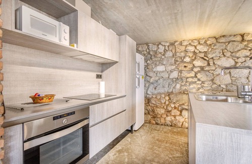 Oden House | Country House 'El Cobert De Lera' with Mountain View, Private Pool and Wi-Fi