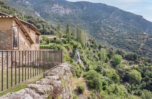 Oden House | Country House 'El Cobert De Lera' with Mountain View, Private Pool and Wi-Fi