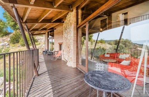 Oden House | Country House 'El Cobert De Lera' with Mountain View, Private Pool and Wi-Fi