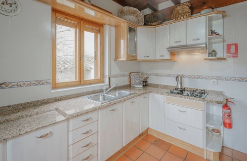 Amaya House | Country House 'El Hidalgo' with Mountain Views, Private Garden and Wi-Fi