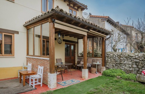 Amaya House | Country House 'El Hidalgo' with Mountain Views, Private Garden and Wi-Fi