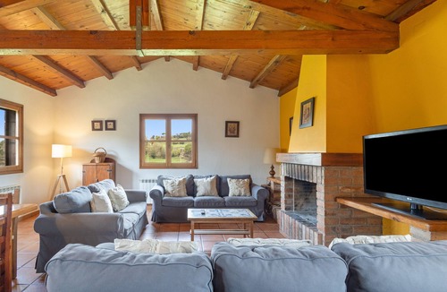 Sagas House | Country House 'El Molí De Canellas' with Mountain View, Private Pool and Wi-Fi