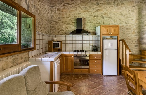 Merlant House | Country House 'El Paller I De Can Soler' with Shared Pool, Shared Garden and Wi-Fi
