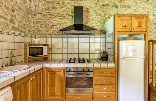 Merlant House | Country House 'El Paller I De Can Soler' with Shared Pool, Shared Garden and Wi-Fi