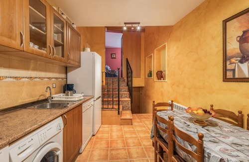 Maluenda House | Country House 'El Rellano' with Balcony, Wi-Fi and Air Conditioning
