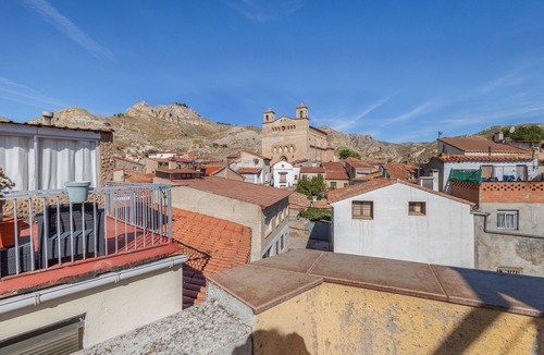 Maluenda House | Country House 'El Rellano' with Balcony, Wi-Fi and Air Conditioning