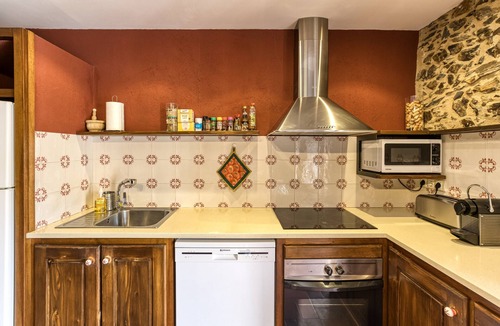 Garriguella House | Country House 'El Torn' with Mountain View, Wi-Fi and Air Conditioning