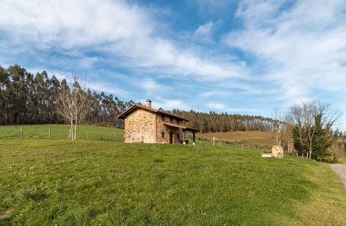 Barcena de Cicero House | Country House 'Alba' with Mountain View, Private Garden and Balcony