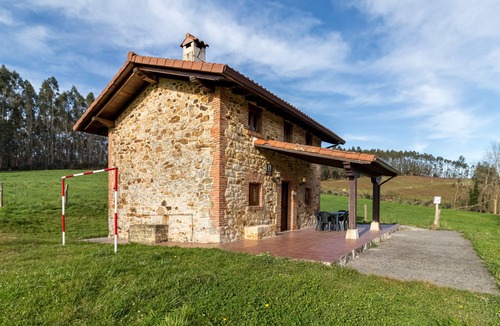 Barcena de Cicero House | Country House 'Alba' with Mountain View, Private Garden and Balcony