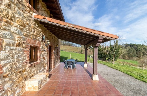 Barcena de Cicero House | Country House 'Alba' with Mountain View, Private Garden and Balcony
