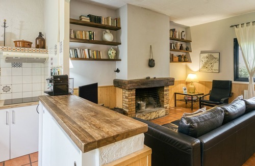 La Vall de Bianya House | Country House 'El Xalet' with Mountain View, Shared Pool and Wi-Fi