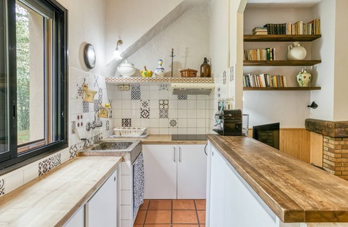 La Vall de Bianya House | Country House 'El Xalet' with Mountain View, Shared Pool and Wi-Fi
