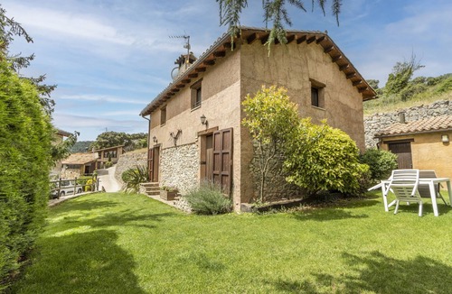 Oden House | Country House 'Espunyes Confort' with Mountain View, Shared Pool and Wi-Fi