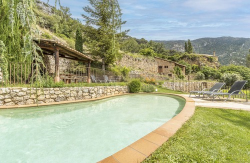 Oden House | Country House 'Espunyes Confort' with Mountain View, Shared Pool and Wi-Fi