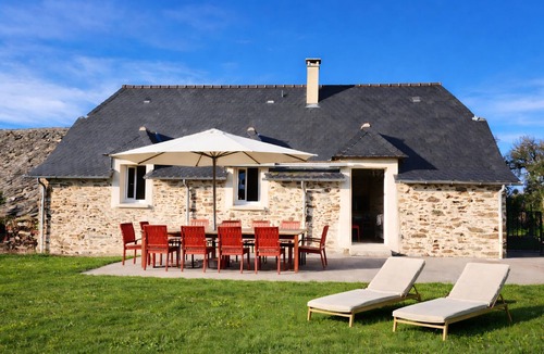 Almont-les-Junies House | Country House 'Gîte Le Ginestou' with Private Terrace and Private Garden