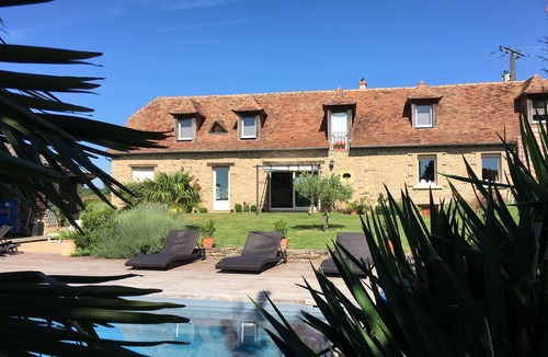 Jumilhac-le-Grand House | Country house with swimming pool sleeps 14