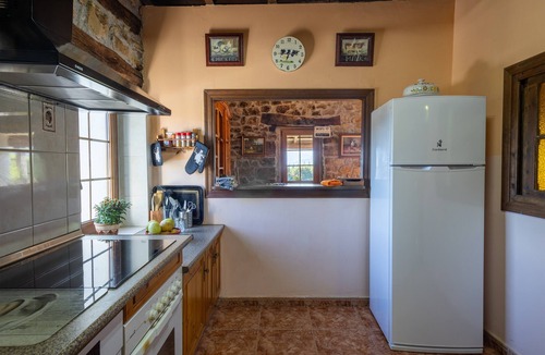 Valle de Carranza House | Country House 'Fuenternilla' with Mountain View, Private Terrace and Wi-Fi