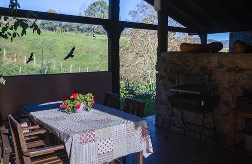 Valle de Carranza House | Country House 'Fuenternilla' with Mountain View, Private Terrace and Wi-Fi