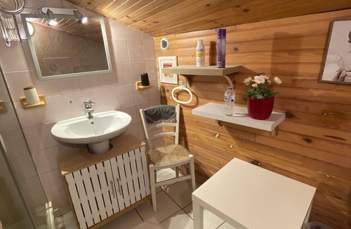 Bourdeilles House | Country house in a small hamlet surrounded by nature