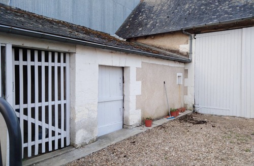 Lucay-le-Male Cottage | Country house in town with all shops