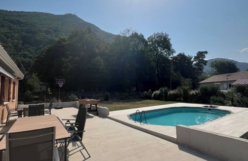 Chaum House | Country house in the Pyrenees - summer swimming pool option