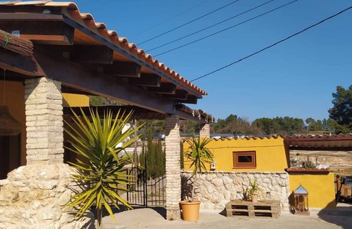 Mora d'Ebre Villa | Country House 'La Caseta' with Mountain View, Wi-Fi and Air Conditioning