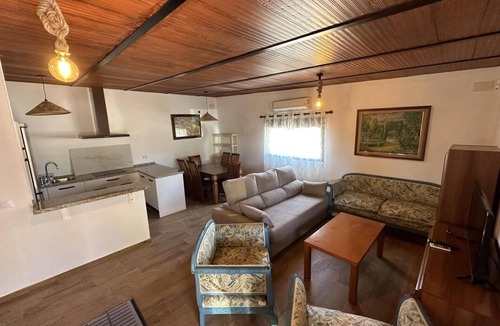 Guillena House | Country House 'La Cabaña De Petra' with Mountain View, Wi-Fi and Air Conditioning